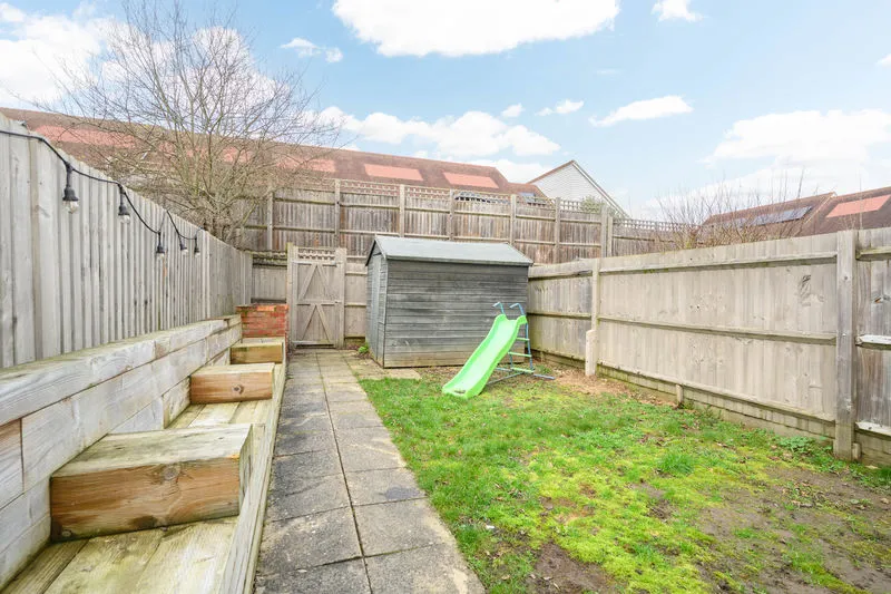 Longden Avenue, Row Town KT15 1EB, photo 10