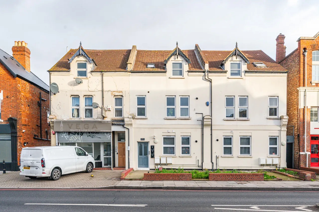 Flat 3 Priory House, 19-21 Brownhill Road, London, photo 10