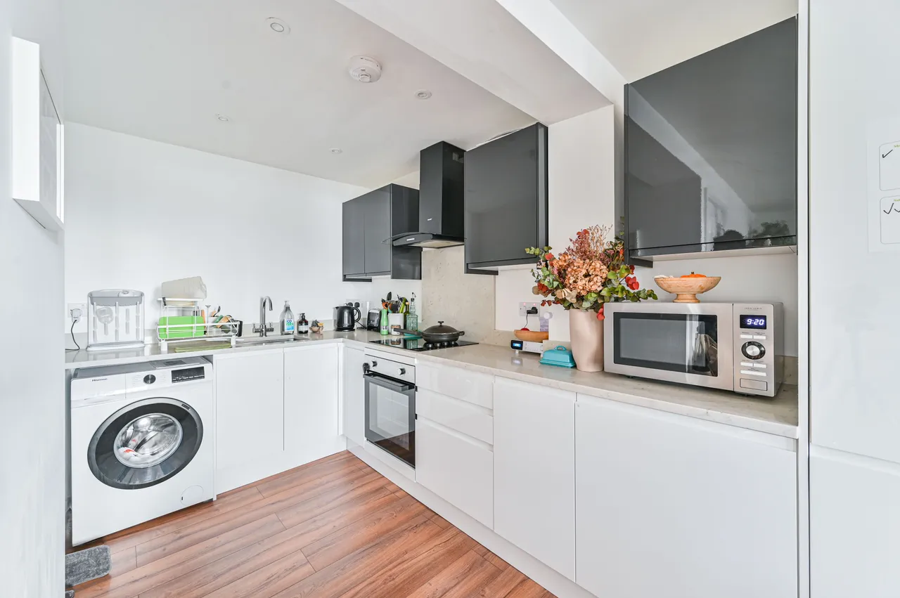Flat 3 Priory House, 19-21 Brownhill Road, London, photo 6