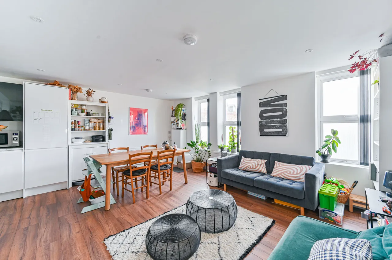 Flat 3 Priory House, 19-21 Brownhill Road, London, photo 4