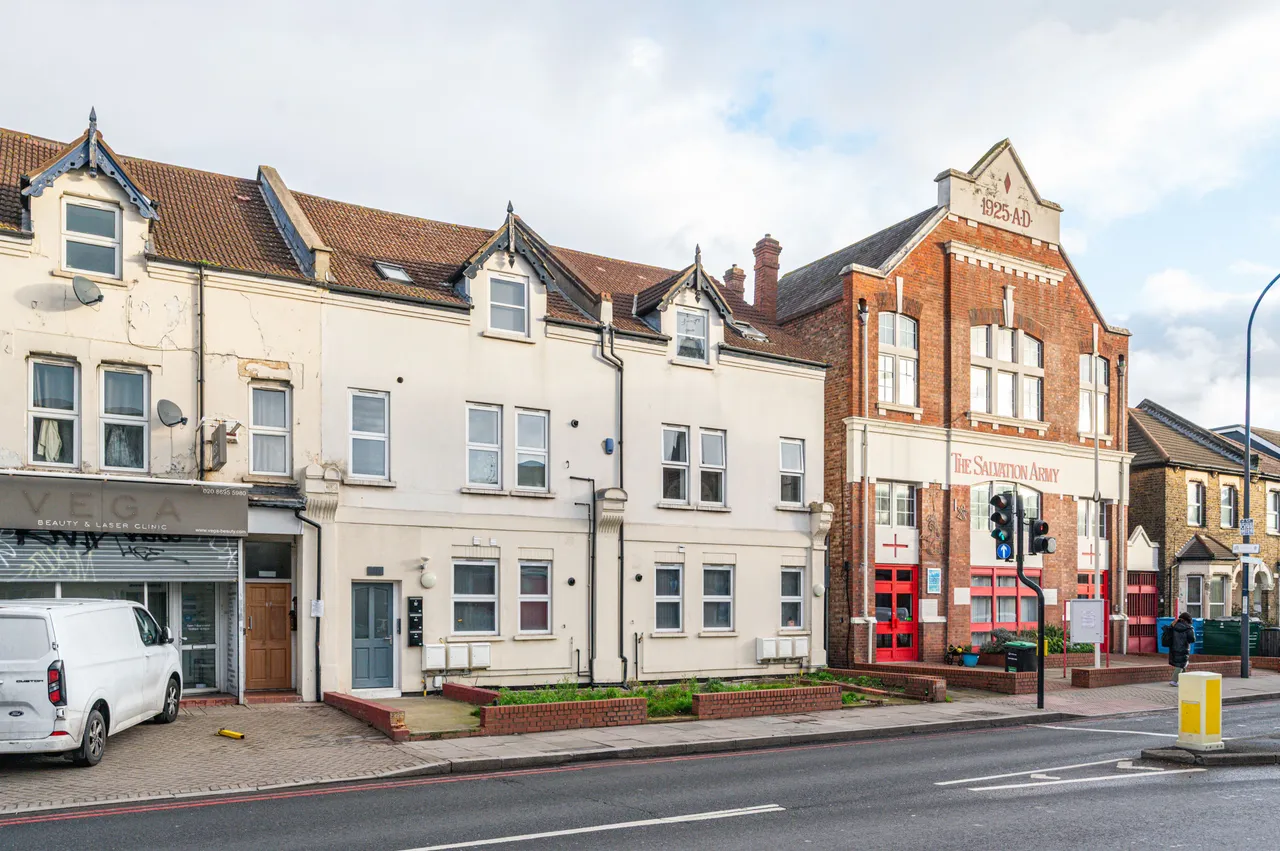 Flat 3 Priory House, 19-21 Brownhill Road, London, photo 9