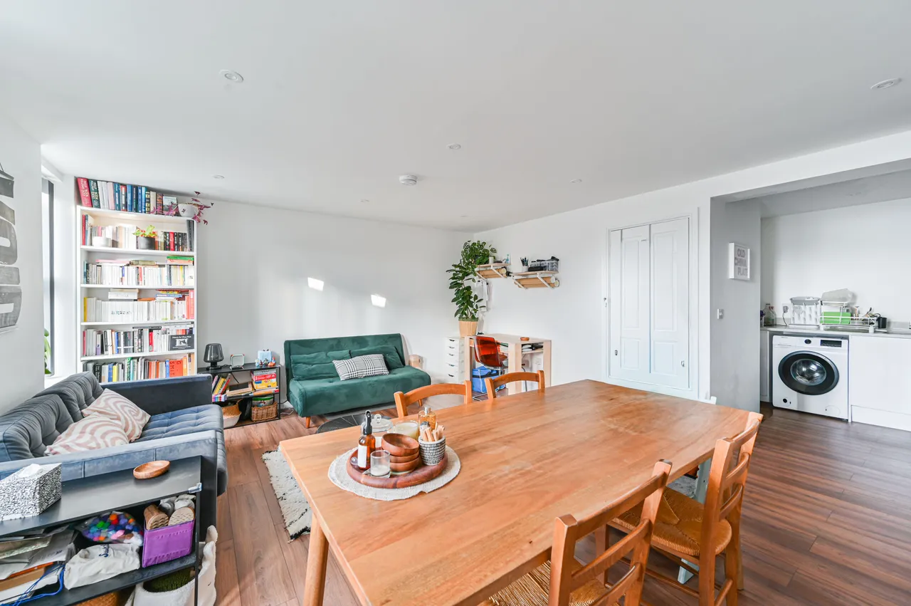 Flat 3 Priory House, 19-21 Brownhill Road, London, photo 3