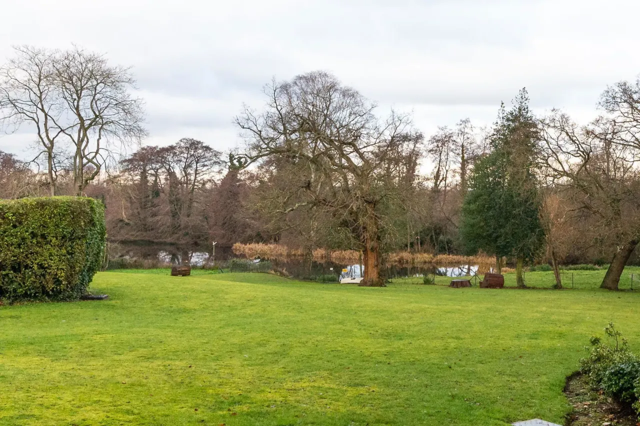 Beechcroft Manor, Weybridge, KT13 9NY, photo 2