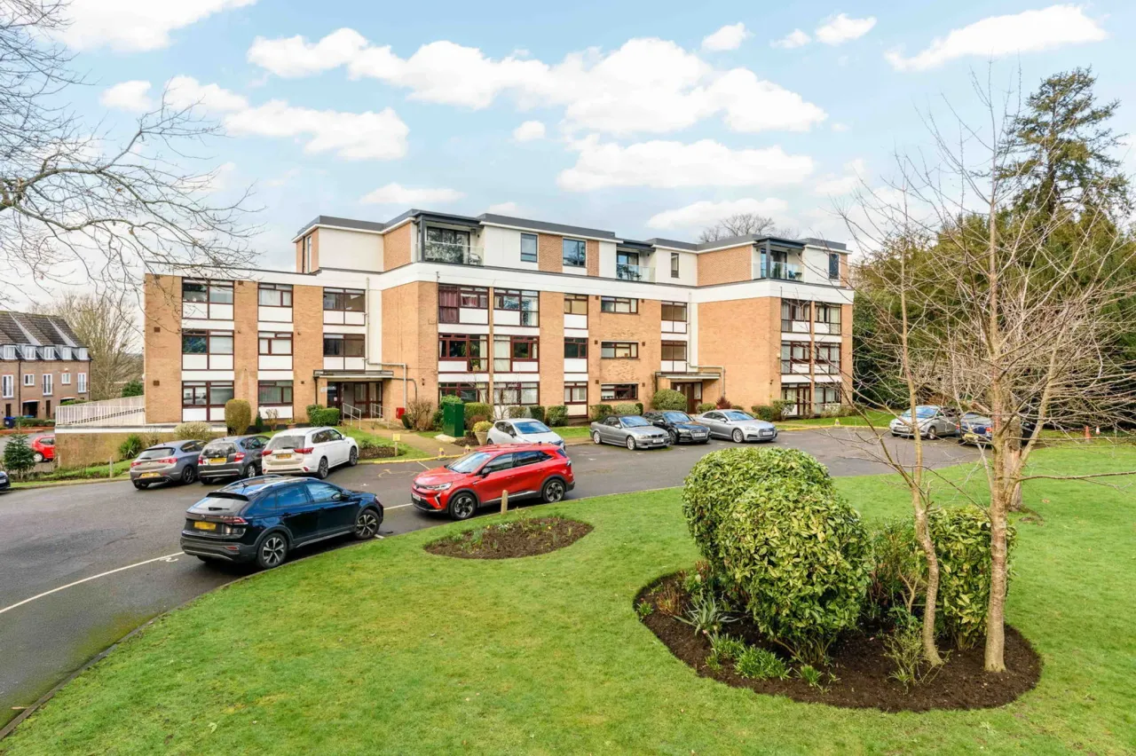 2 bed property for sale — Beechcroft Manor, Weybridge, KT13 9NY