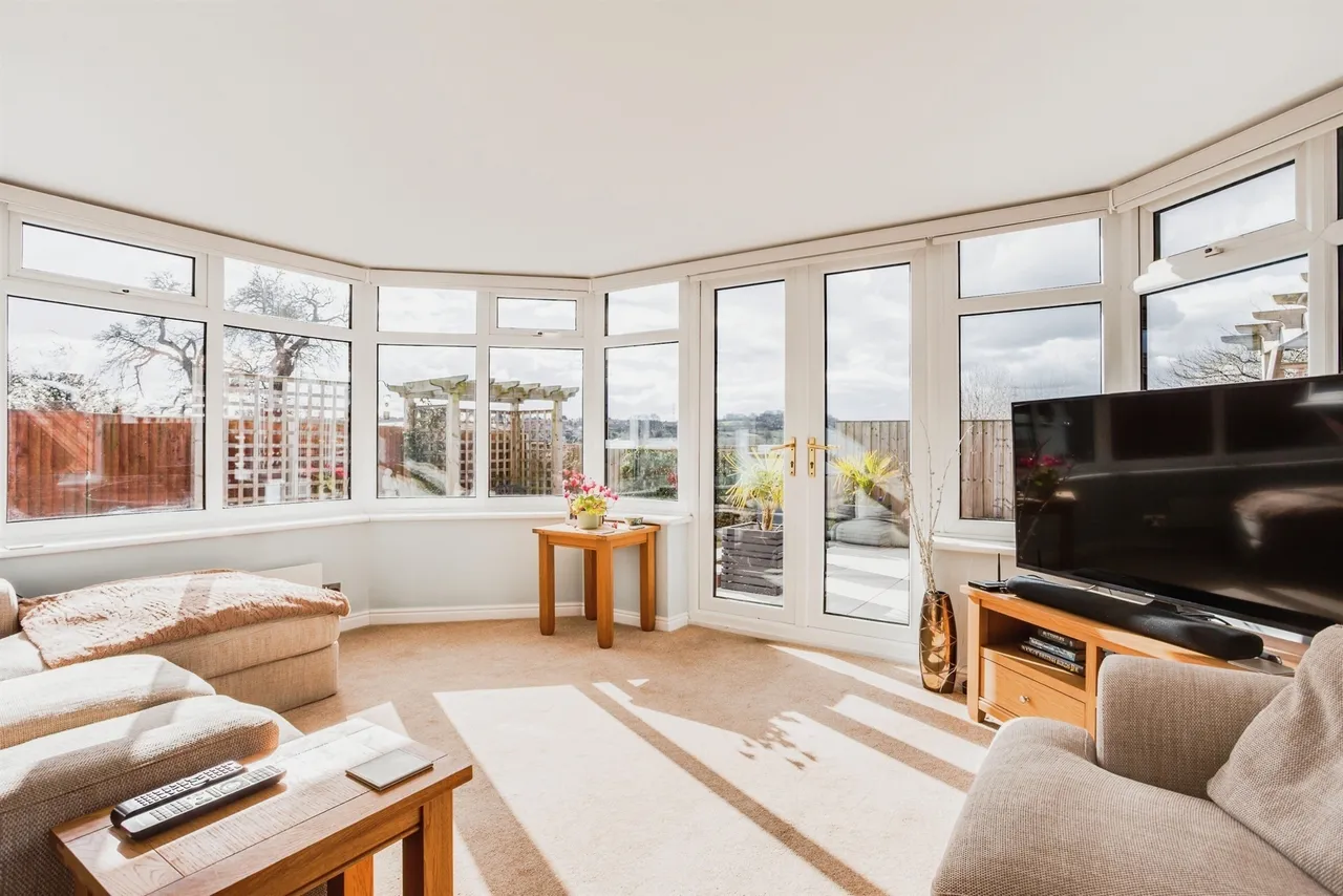 Rishworth Close, Wrenthorpe, Wakefield, photo 4