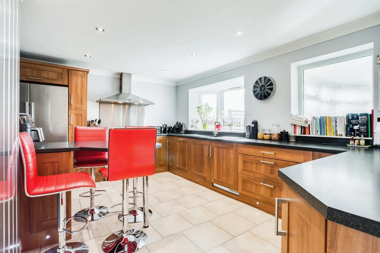 Rishworth Close, Wrenthorpe, Wakefield, photo 2