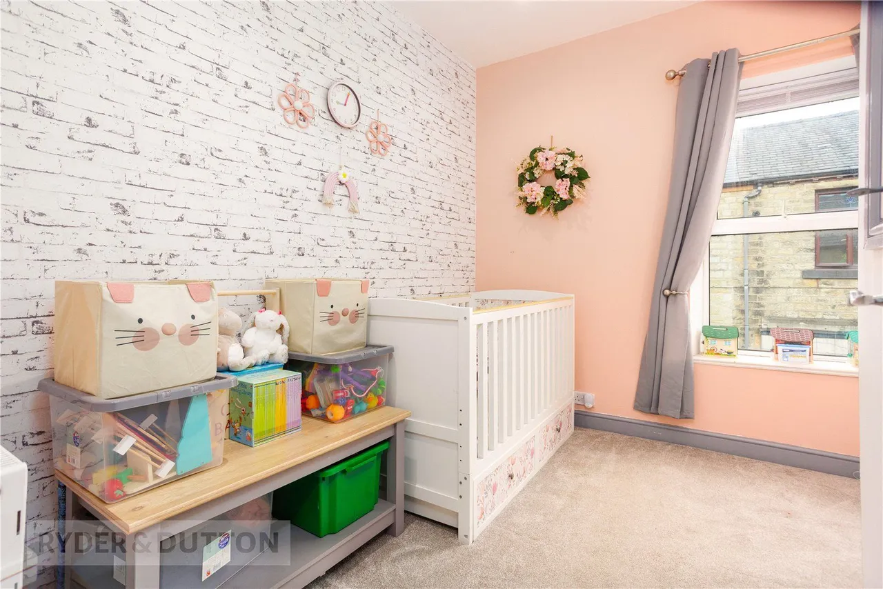 Wesley Street, Hadfield, SK13, photo 12
