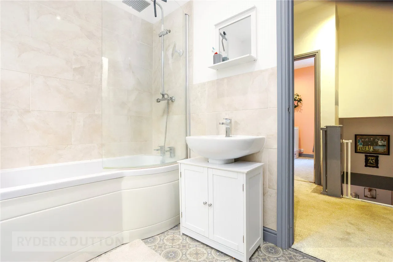 Wesley Street, Hadfield, SK13, photo 16