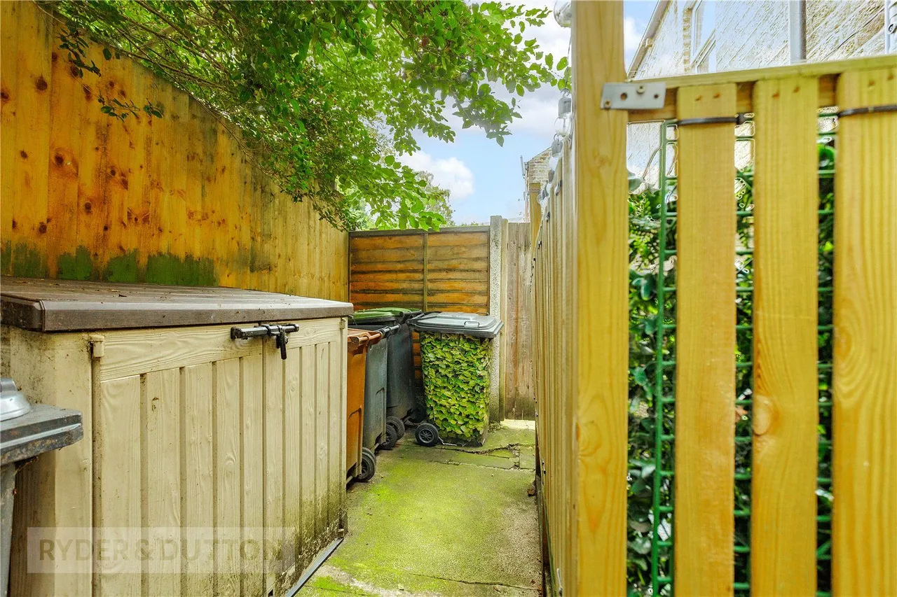 Wesley Street, Hadfield, SK13, photo 20