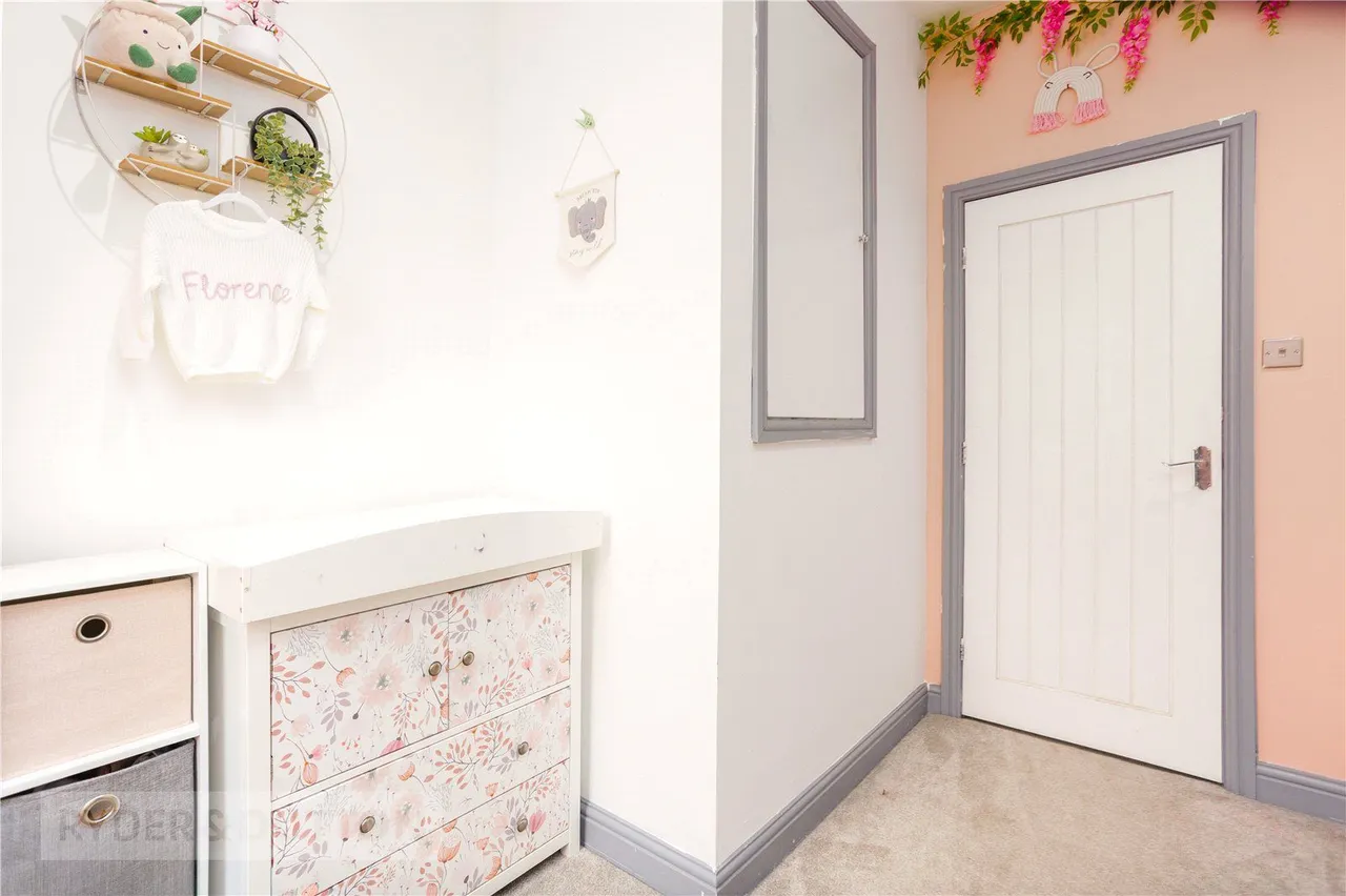 Wesley Street, Hadfield, SK13, photo 13