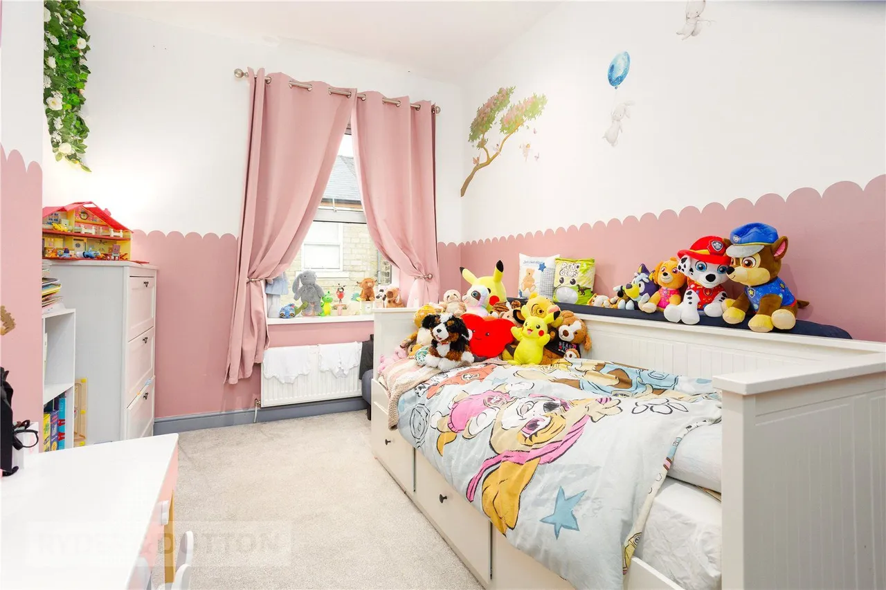 Wesley Street, Hadfield, SK13, photo 10