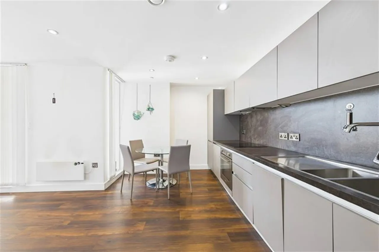 2 bed flat for sale, Cambridge Street, Manchester, M1