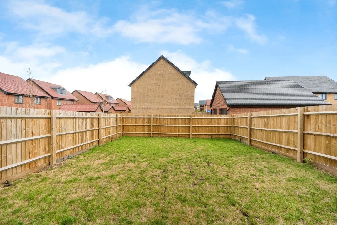 Rambouillet Drive, MILTON KEYNES, Buckinghamshire, MK8, photo 4