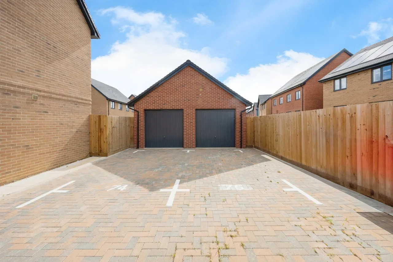 Rambouillet Drive, MILTON KEYNES, Buckinghamshire, MK8, photo 5