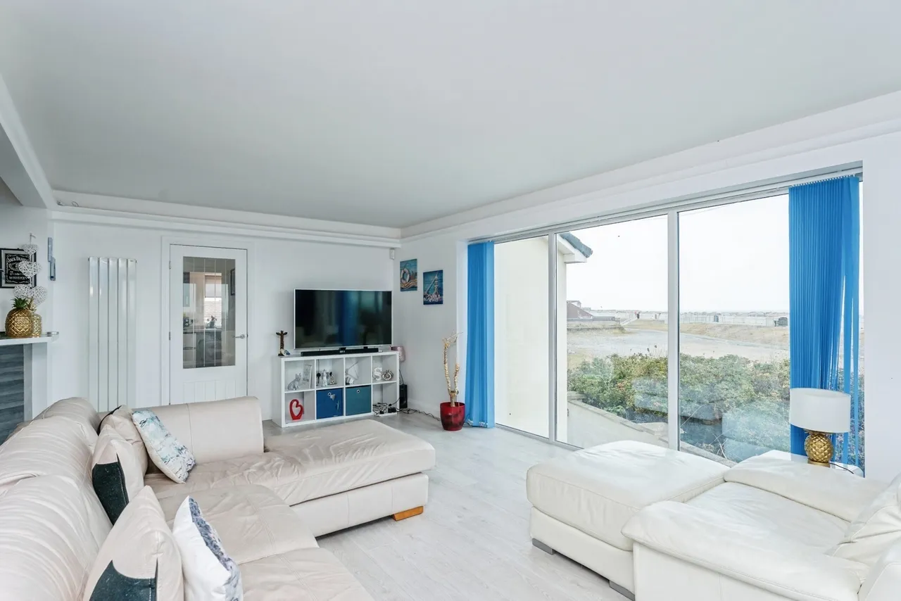 Brynhedydd Bay, Rhyl, LL18, photo 4