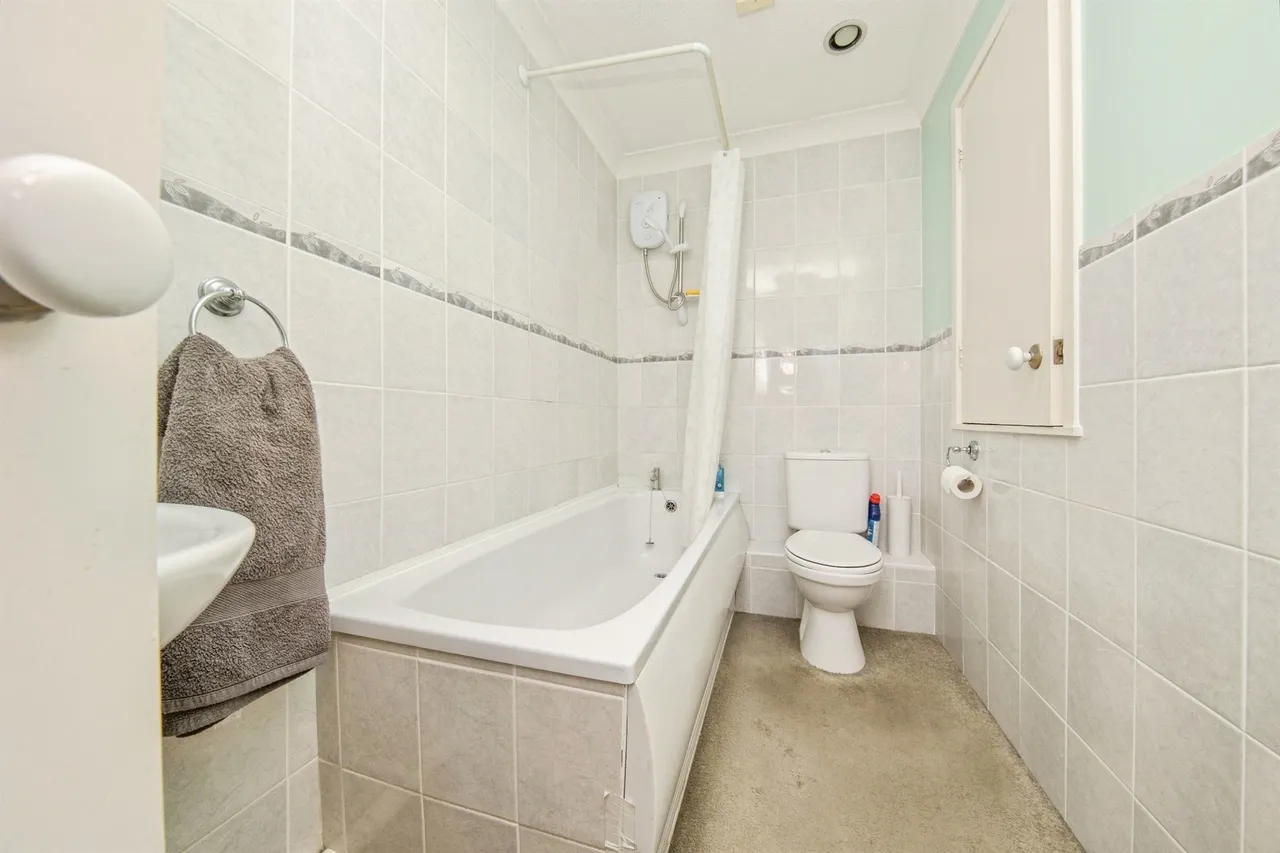Cleveland Close, Highwoods, CO4, photo 11