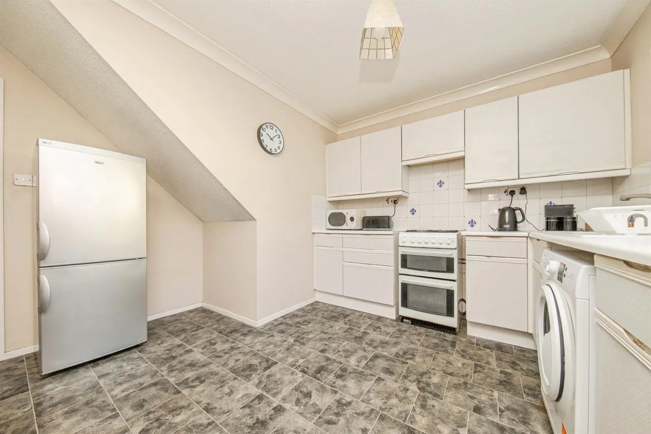 Cleveland Close, Highwoods, CO4, photo 8