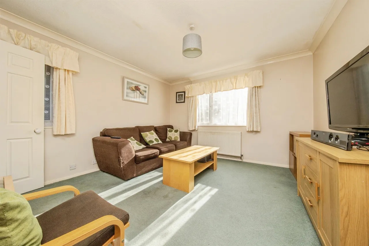Cleveland Close, Highwoods, CO4, photo 5