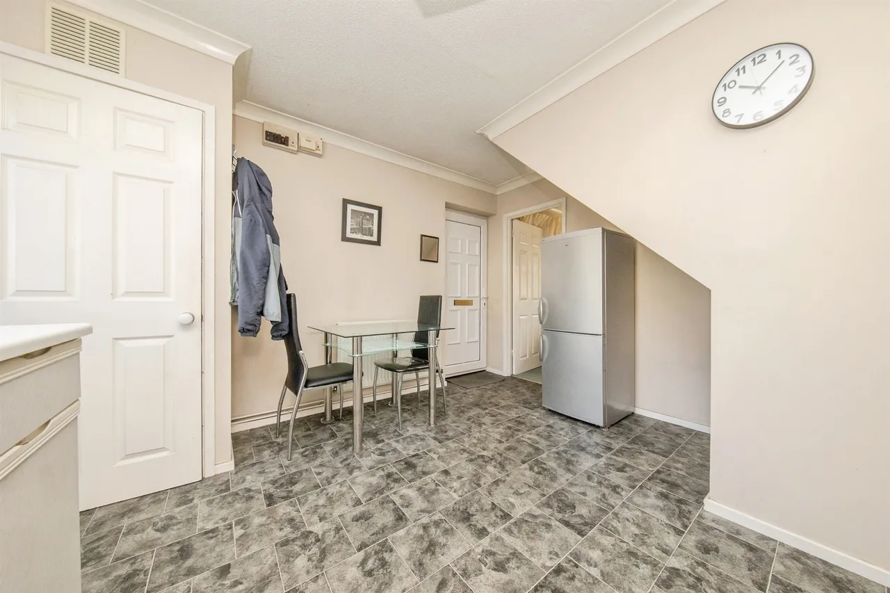 Cleveland Close, Highwoods, CO4, photo 7