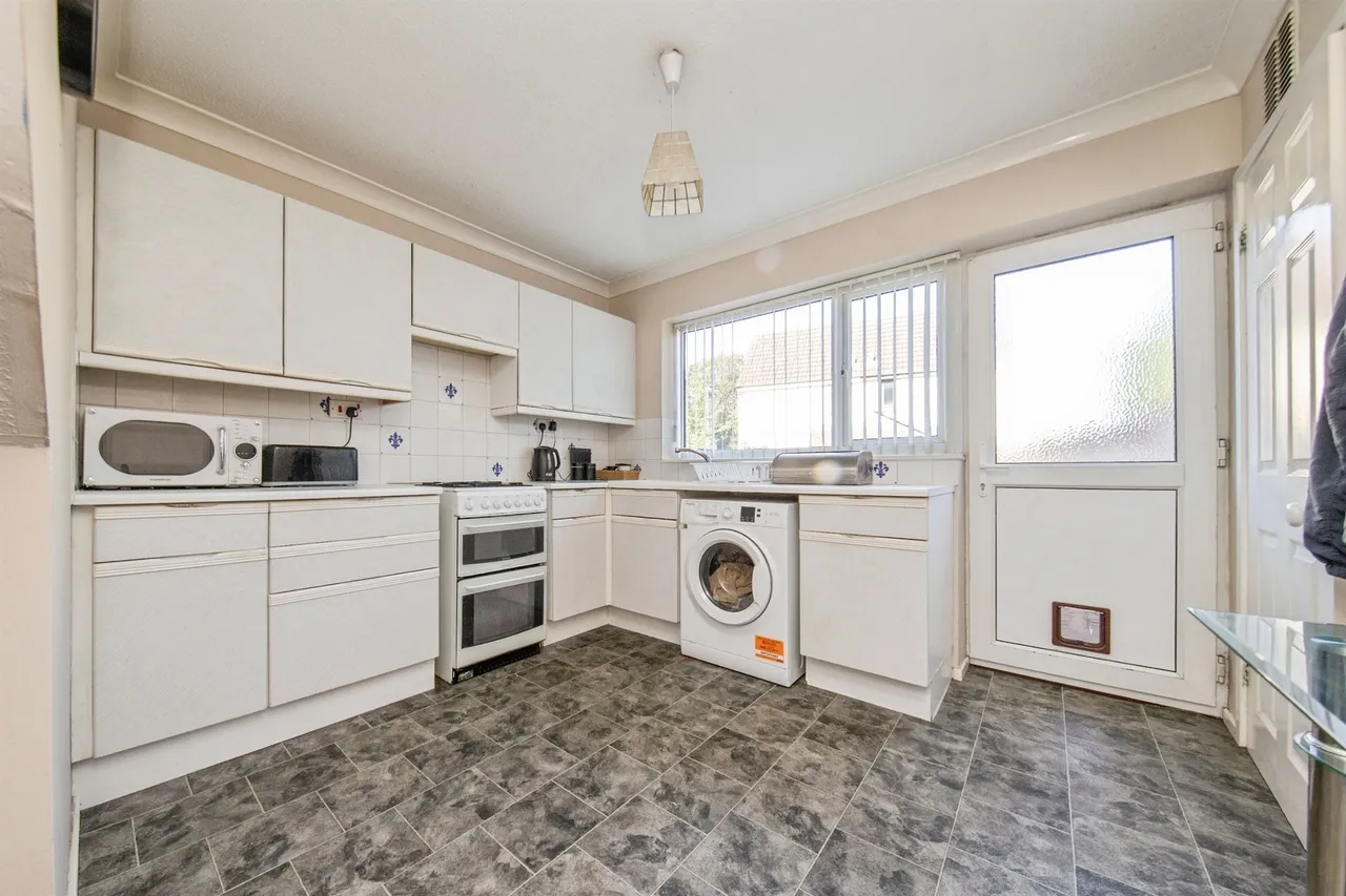Cleveland Close, Highwoods, CO4, photo 3