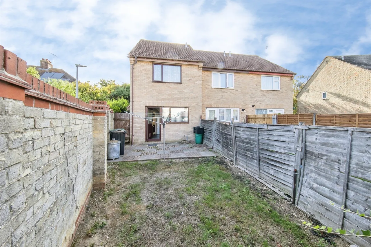Cleveland Close, Highwoods, CO4, photo 13