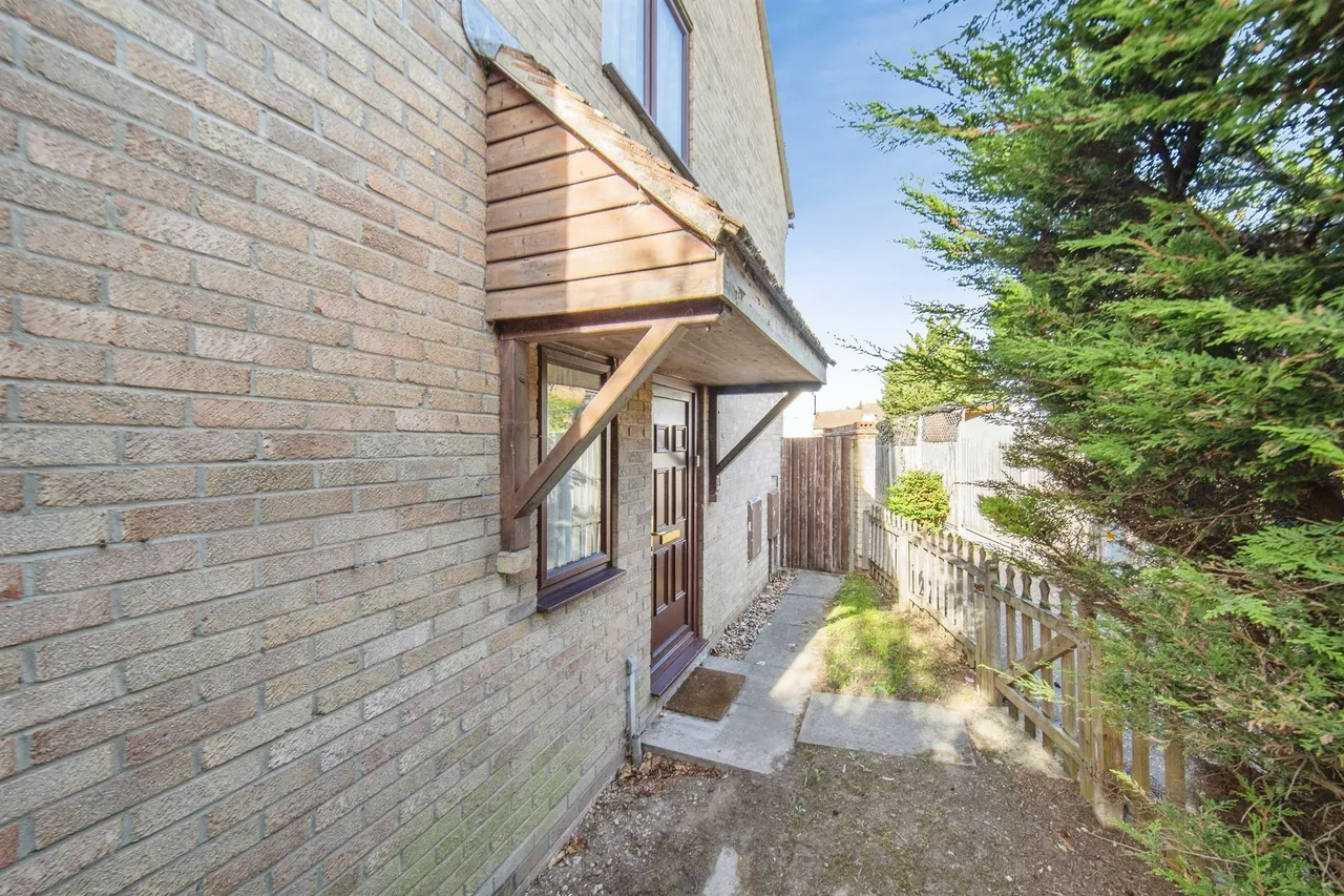 Cleveland Close, Highwoods, CO4, photo 15