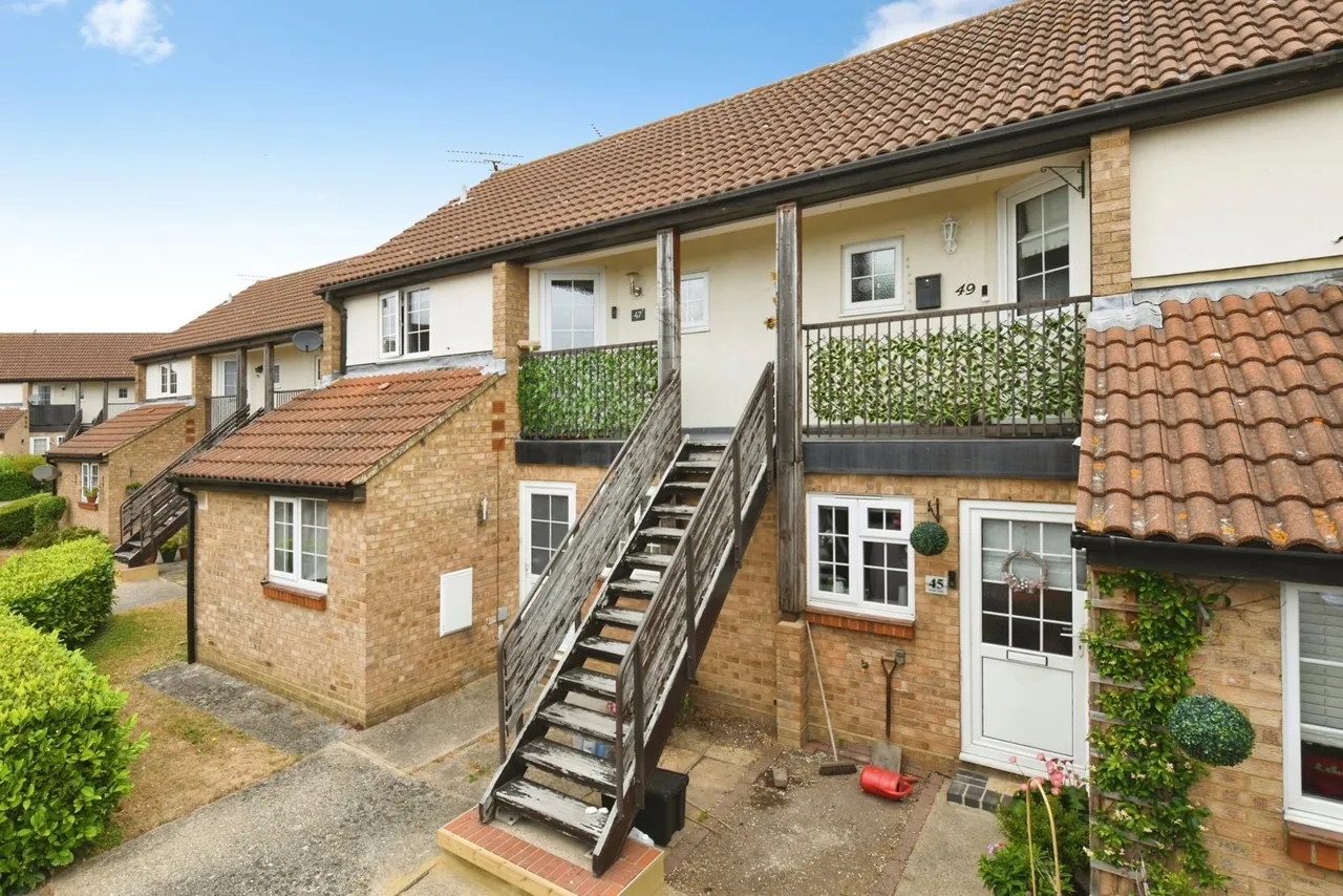 1 bed flat for sale — Moat Rise, RAYLEIGH, Essex, SS6