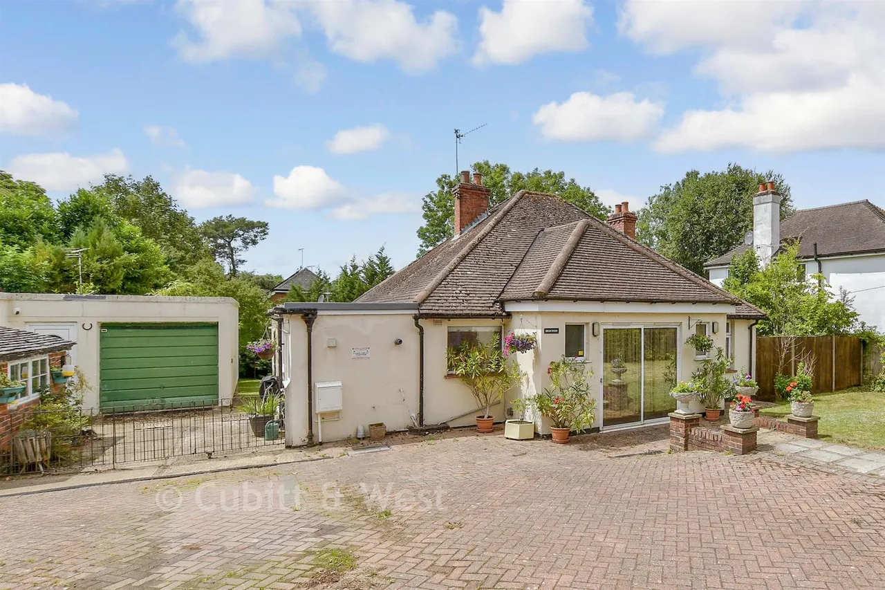 3 bed house for sale, Ermyn Way, Leatherhead, KT22