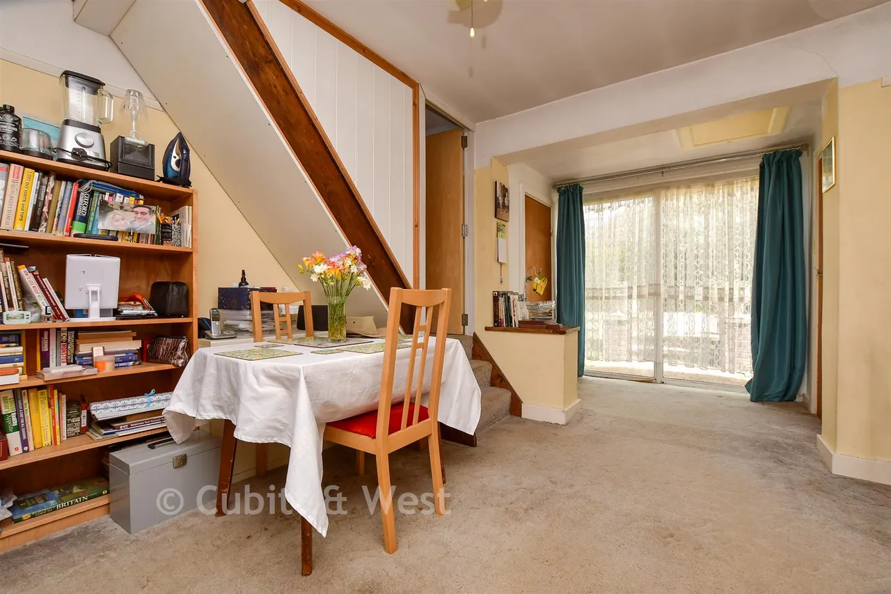 Ermyn Way, Leatherhead, KT22, photo 4