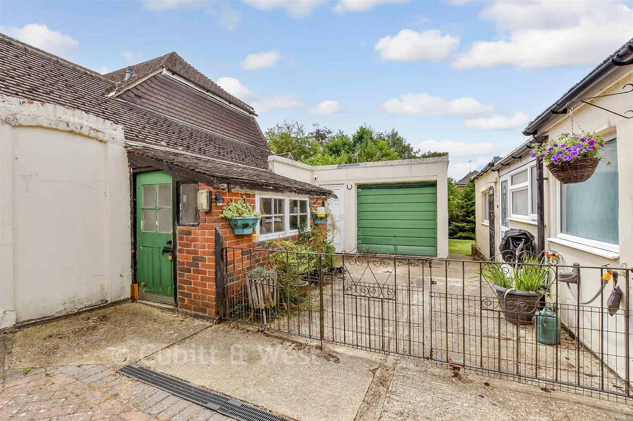 Ermyn Way, Leatherhead, KT22, photo 8