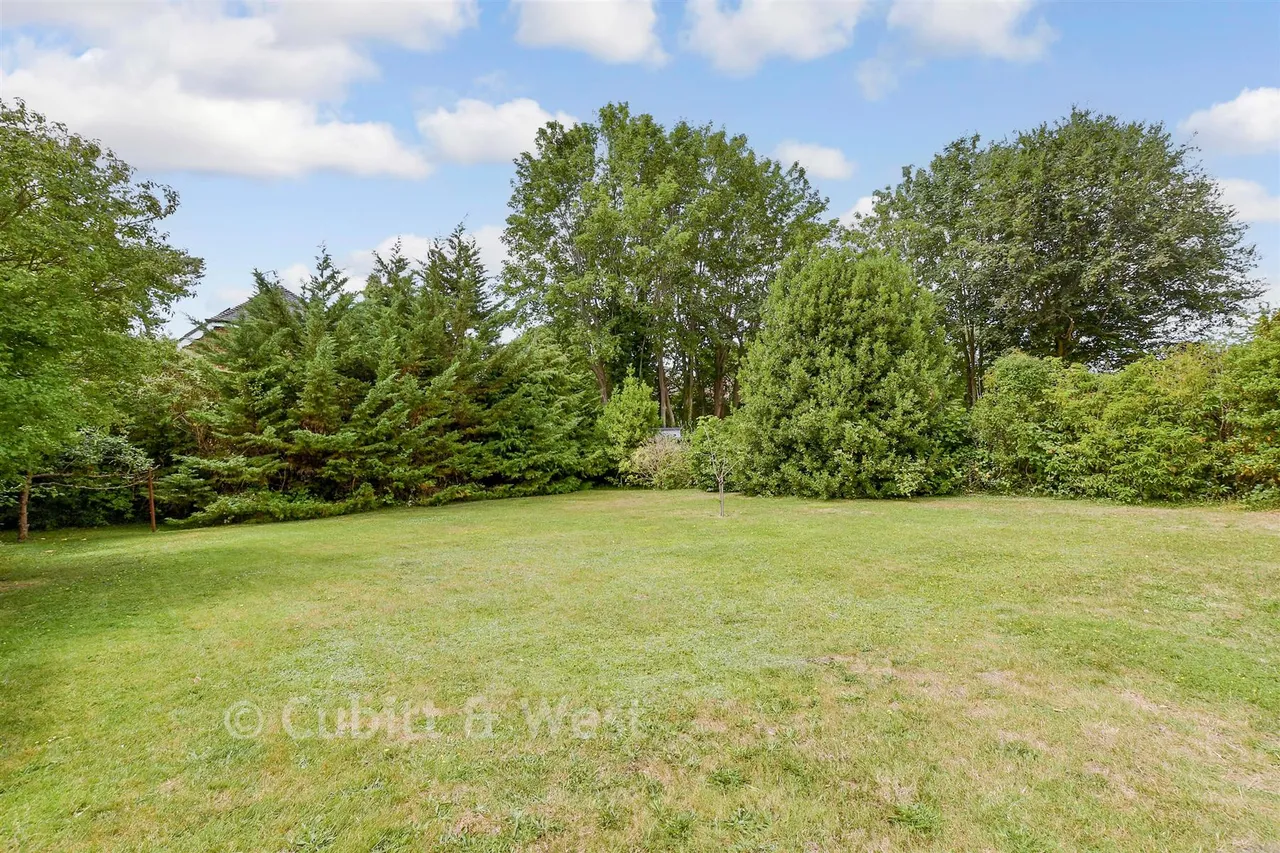 Ermyn Way, Leatherhead, KT22, photo 9