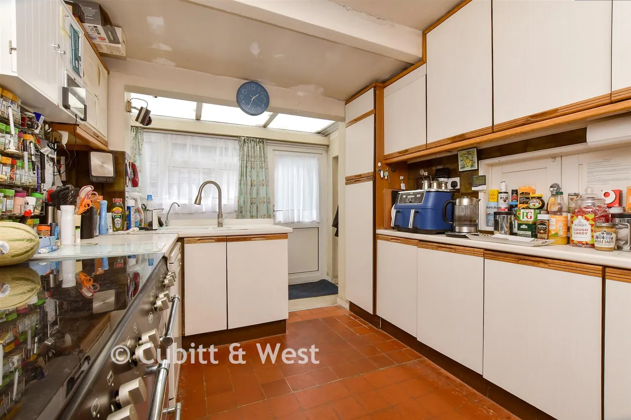 Ermyn Way, Leatherhead, KT22, photo 5