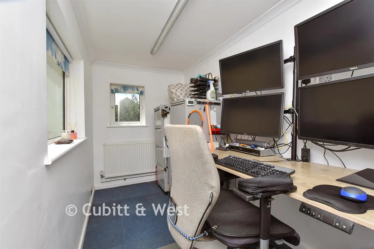 Ermyn Way, Leatherhead, KT22, photo 6