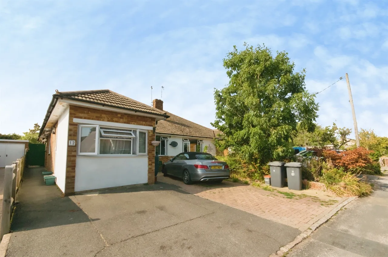 2 bed house for sale — Willow Drive, Polegate