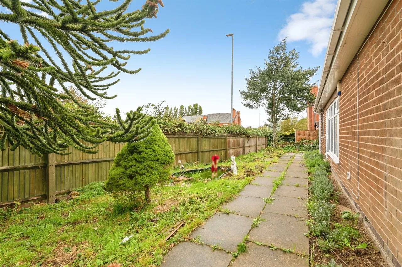 High Street, Hucknall, NG15, photo 31