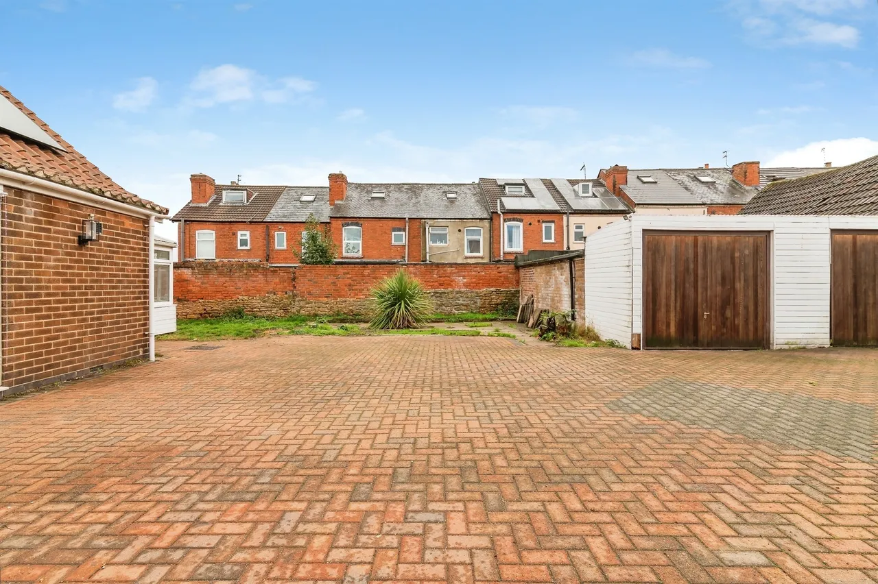 High Street, Hucknall, NG15, photo 30