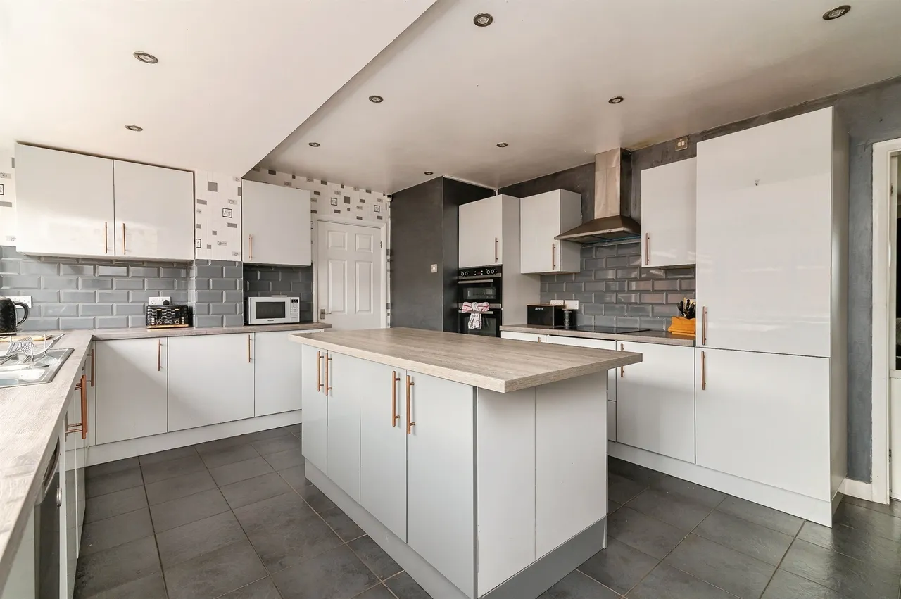 High Street, Hucknall, NG15, photo 7