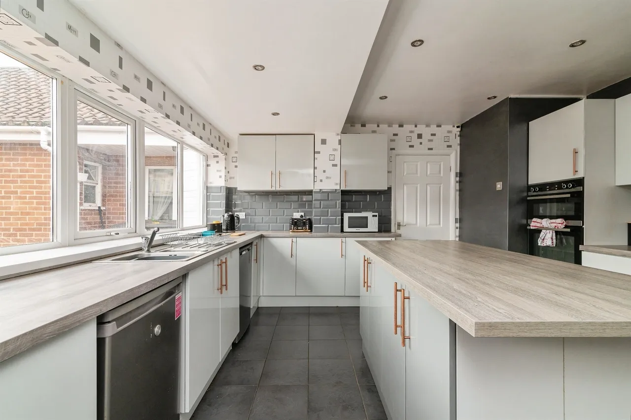 High Street, Hucknall, NG15, photo 8