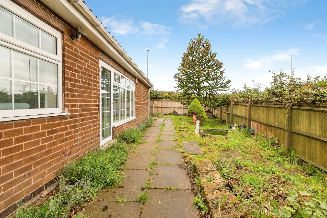 High Street, Hucknall, NG15, photo 33