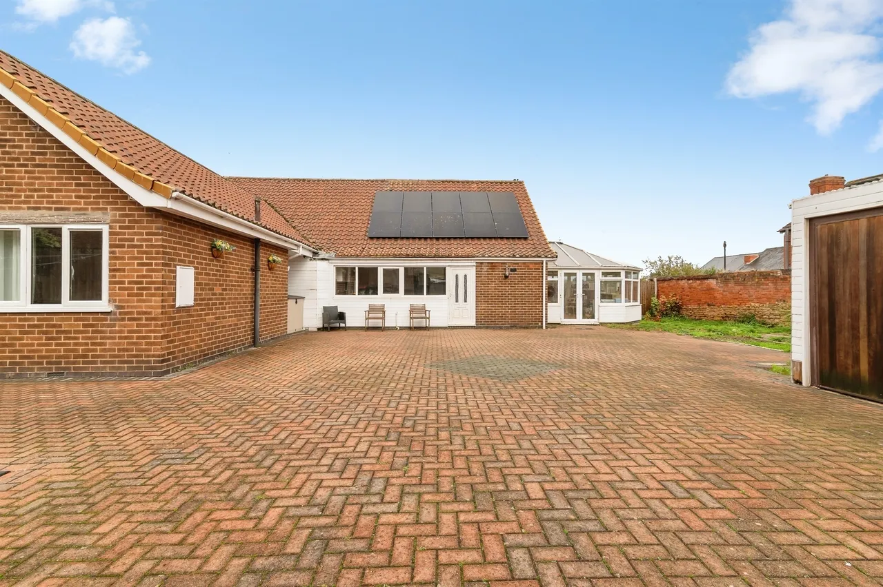 High Street, Hucknall, NG15, photo 27