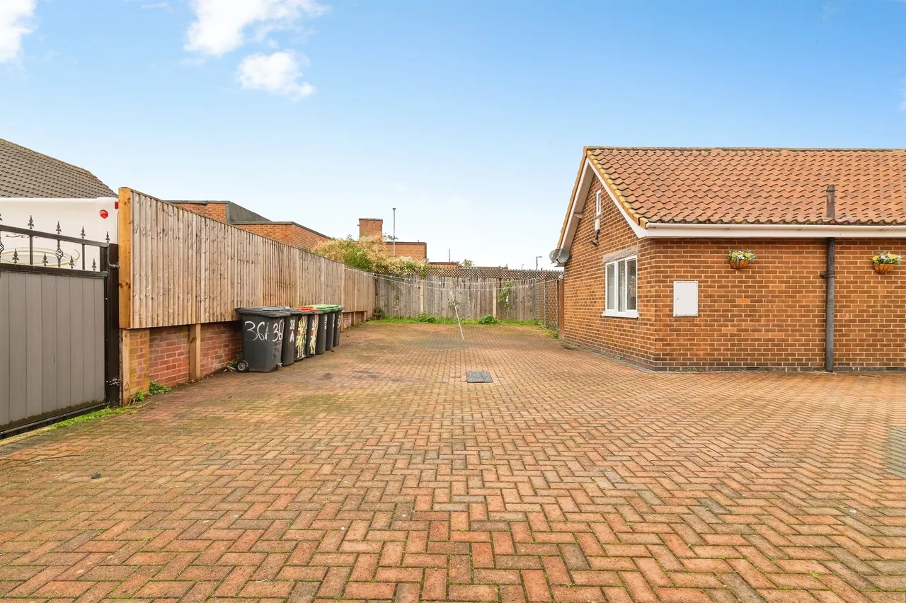 High Street, Hucknall, NG15, photo 29
