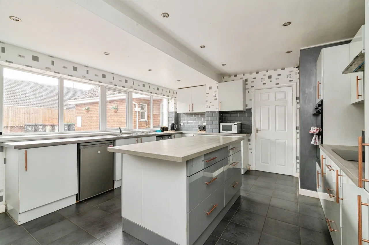 High Street, Hucknall, NG15, photo 9