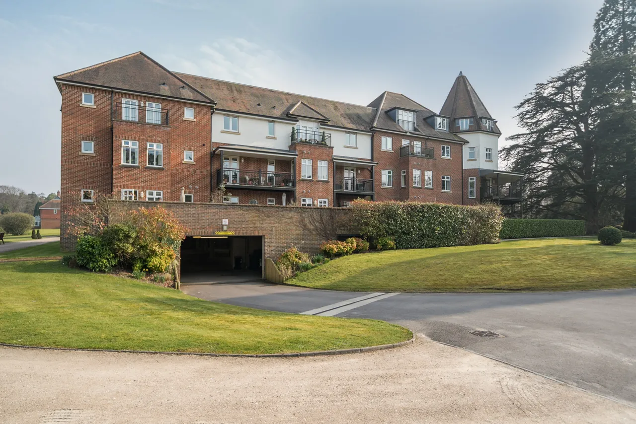 Beacon Crescent, Hindhead, GU26, photo 23