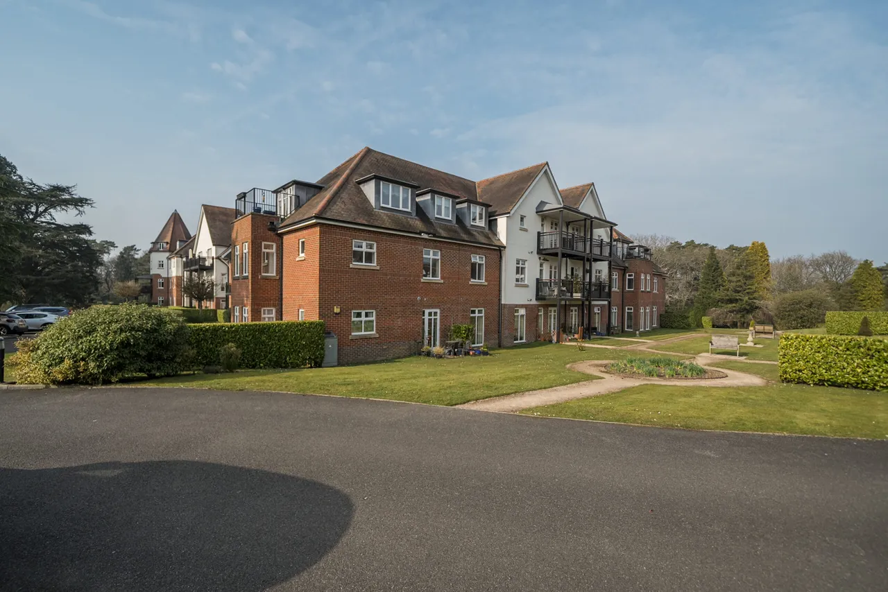 Beacon Crescent, Hindhead, GU26, photo 22