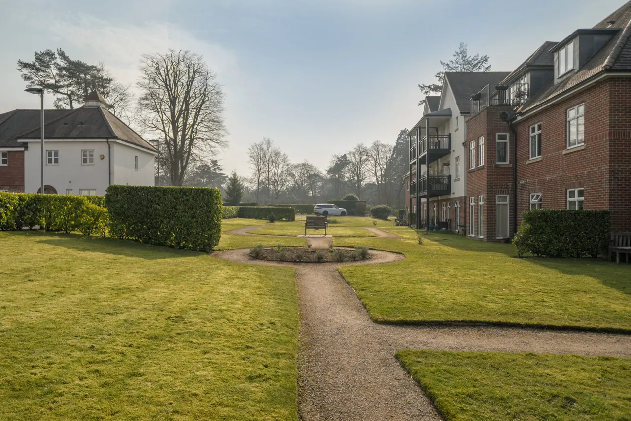 Beacon Crescent, Hindhead, GU26, photo 24