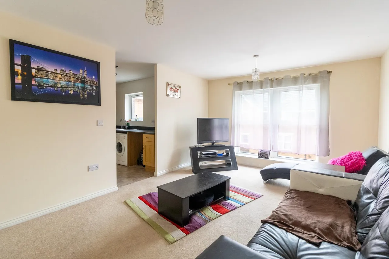 2 bed flat for sale, Yersin Court, Swindon, SN1