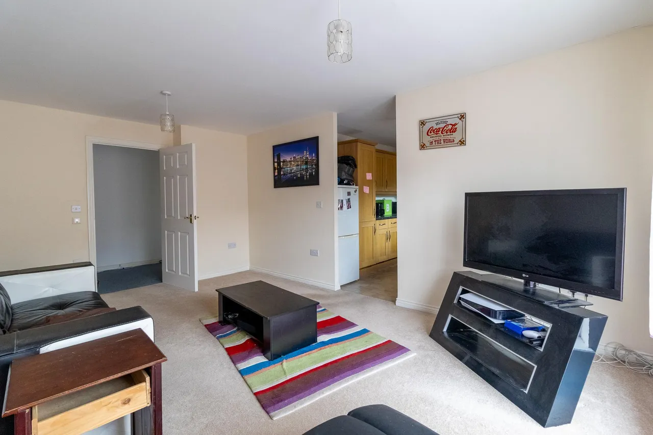 Yersin Court, Swindon, SN1, photo 2