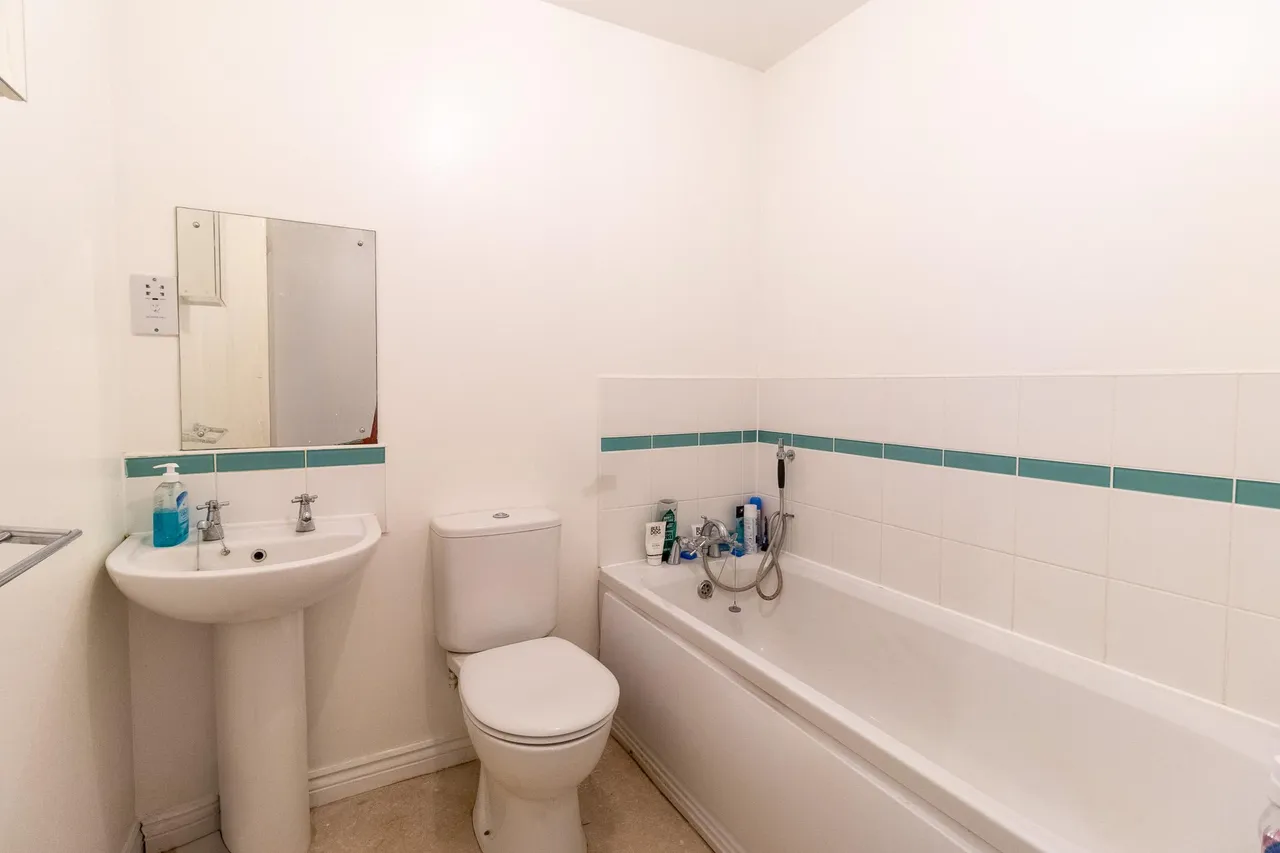Yersin Court, Swindon, SN1, photo 5