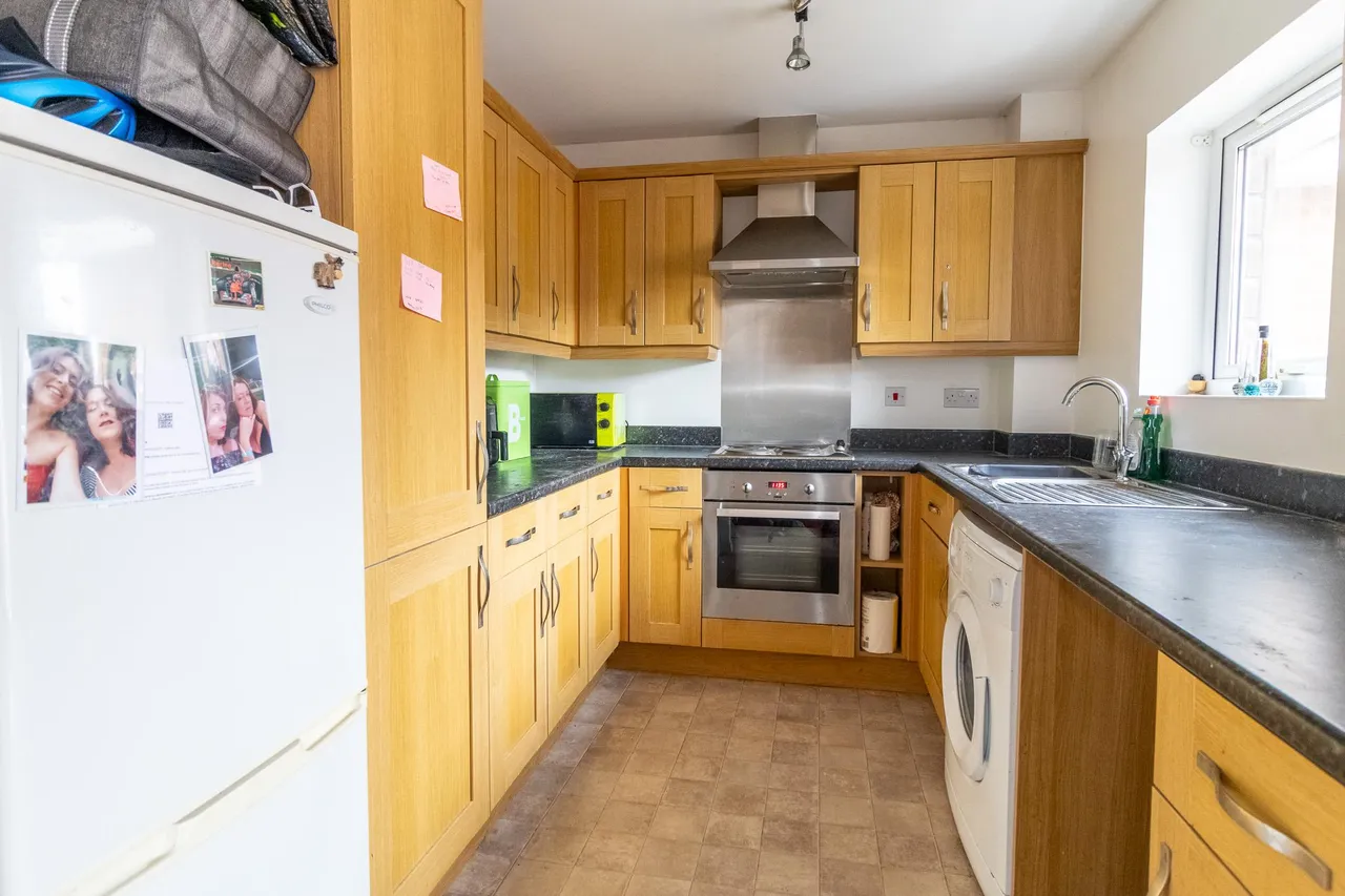 Yersin Court, Swindon, SN1, photo 3