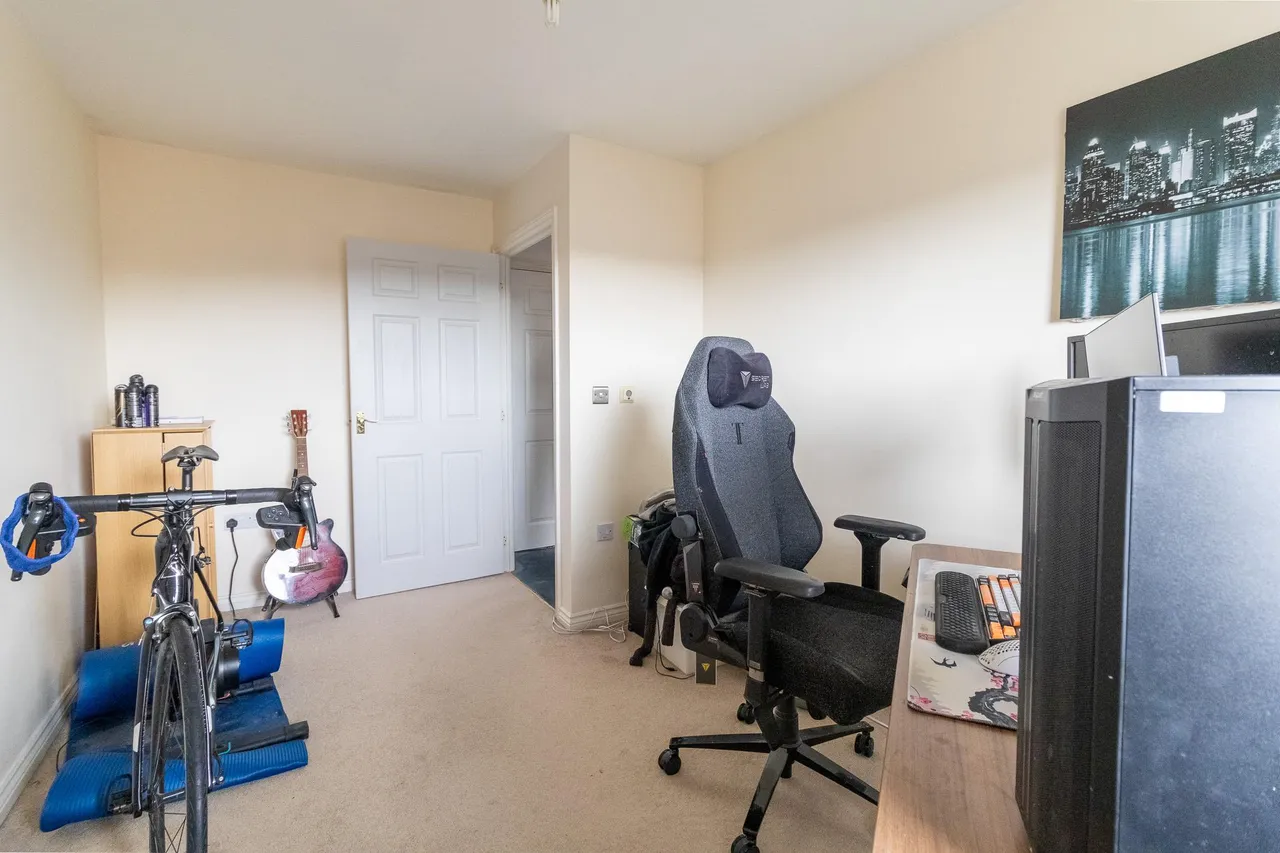 Yersin Court, Swindon, SN1, photo 11